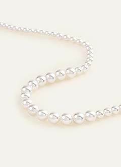 front Elegant Pearl Necklace