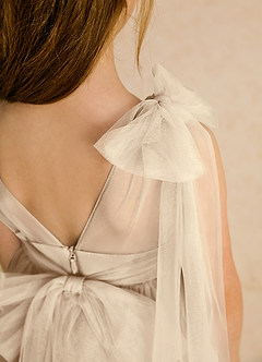 Azazie Dori Robe Demoiselle D'honneur Fillette Robe Trapèze en Tulle Rayé Champagne image8