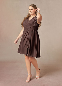 Azazie Theron Mère de la mariée Robes Robe Trapèze en Mousseline de soie Col V plissé Ganache image8