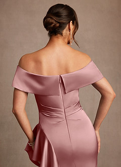 Azazie Kirsty Vestidos para mãe da noiva Vestido Rosa Empoeirada de Cetim elástico de Bainha com Fora do ombro image6