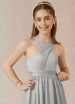 Azazie Jiya Junior Abito A-Line in Raso Elasticizzato Plissettato Argento image4