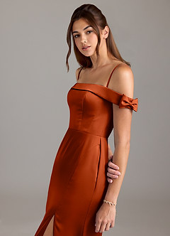 Azazie Zayla Jurken voor bruidsmeisjes Converteerbaar Jurk van Stretch Satijn met A-Lijn Off the Shoulder Paprika image2