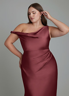Azazie Emerson Vestidos de damas de honor Vestido Merlot de Satén Elástico de Corte Sirena con Hombros descubiertos image12