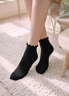 front Azazie Chaussettes douces à volants assorties pour femmes (lot de 2 paires)