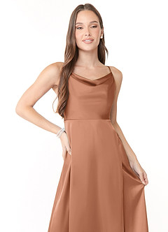 Azazie Naomie Robes de demoiselle d'honneur Robe Trapèze en Satin extensible Col bénitier fendu sur le côté Bronze image5