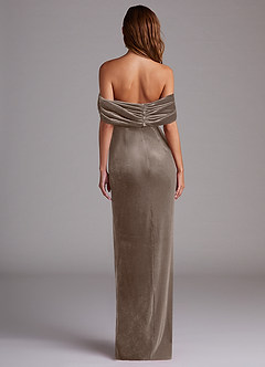 Azazie Shay Robes de demoiselle d'honneur Robe Fourreau Convertible en velours Épaule décolletée Taupe Argenté image4