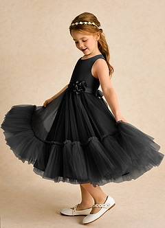 Azazie Miracle Robe Demoiselle D'honneur Fillette Robe Trapèze en Mat Satiné Arc Noir image1