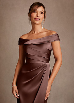 Azazie Bedford Abiti per la Madre della Sposa Abito Tubino in Raso Elasticizzato Plissettato Espresso image5