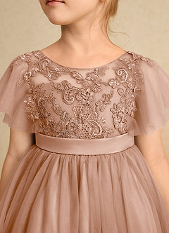 Azazie Queenie Robe Demoiselle D'honneur Fillette Robe Trapèze en Dentelle Champagne Rosé image4