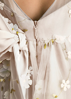 Azazie Elowen vestidos de niña de las flores Vestido Alabastro Blanco de Encaje de Línea A con Escote corazón image7