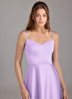 Azazie Marley Robes de demoiselle d'honneur Robe Trapèze Convertible en Satin extensible Épaule décolletée Lilas image2