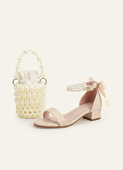 front Conjunto de niña de las flores: tacones de bloque con punta abierta, perlas y lazo, y bolso cubo de perlas con doble correa.