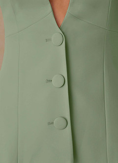 front Elara Staubiger Salbeigrün Zweiteiliger Anzug aus hochwertigem, extrem tief ausgeschnittenem Material