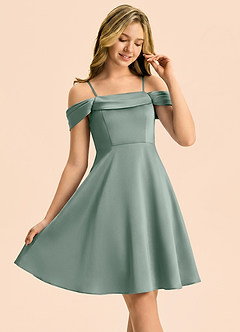 Azazie Anselie Junior Robe Trapèze en Satin extensible Épaules dénudées Sauge D'argent image1