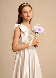 Azazie Guppy Girls Formal 플라워 걸 드레스 A라인 한쪽 어깨 매트 새틴 발목 길이 드레스 image6