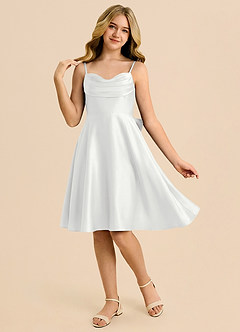 Azazie Bear Junior Robe Trapèze en Satin extensible Encolure en Forme de Cœur Blanc image3