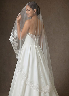 front Spets Mantilla Isabella Cathedral Veil