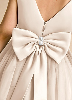 Azazie Tadpole vestidos de niña de las flores Vestido de Alabastro Blanco de Satin Mate de Corte En A con Plisado image6