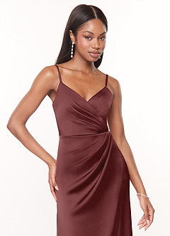 Azazie Maci Vestidos de damas de honor Vestido de Acai de Satén Elástico de Corte En A con Cuello en V plisado image4