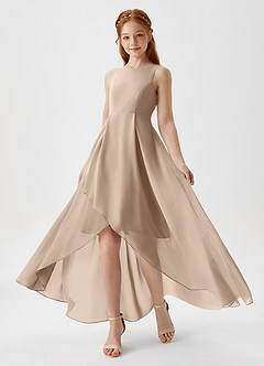 Azazie Lizette Junior Robe Trapèze en Mousseline de soie Plissée Taupe image1