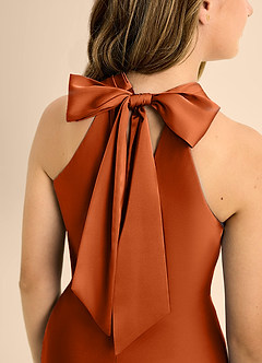 Azazie Doretta Junior Vestido de Naranja Quemada de Satén Elástico de Corte En A con Plisado image8