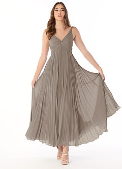 Azazie Raychelle Robes de demoiselle d'honneur Robe Trapèze en Mousseline de soie Col en V Taupe image1