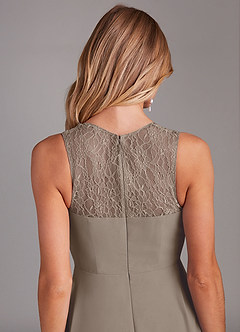Azazie Vina Robes de demoiselle d'honneur Robe Trapèze en Mousseline de soie Dentelle Taupe image7