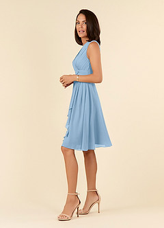 Azazie Theron Mère de la mariée Robes Robe Trapèze en Mousseline de soie Col V plissé Poudre Bleue image3