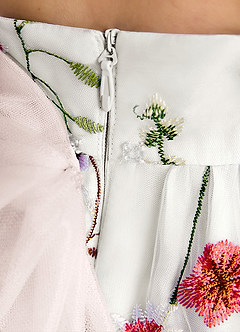 Azazie Peppa vestidos de niña de las flores Vestido de Marfil Pétalo De Rosa de Tul de Corte En A con Escote de Corazón image7