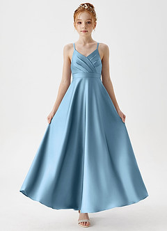Azazie Avelina Junior Vestido de Azul Acero de Satén Elástico de Corte En A con Plisado image5