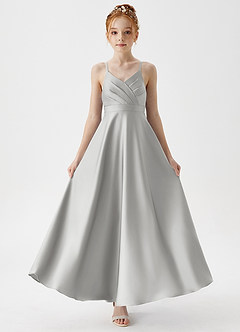 Azazie Avelina Junior Vestido de Plata de Satén Elástico de Corte En A con Plisado image5