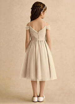 Azazie Lila Girls Formal Robe Demoiselle D'honneur Fillette Robe Trapèze en Tulle Épaule décolletée Champagne image2