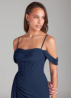 Azazie Amyra Robes de demoiselle d'honneur Robe Fourreau Convertible en Mousseline de soie Épaule décolletée Bleu Marine Foncé image7