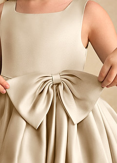 Azazie Jessie Robe Demoiselle D'honneur Fillette Robe Trapèze en Mat Satiné Arc Champagne image8