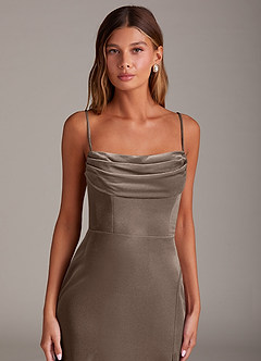 Azazie Saige Vestidos de damas de honor Vestido de Taupe Plateado de terciopelo de Corte Recto Convertible con Vestidos sin tirantes image2