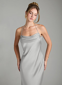 Azazie Mae Robes de demoiselle d'honneur Robe Sirène en Satin extensible Plissé Argent image3
