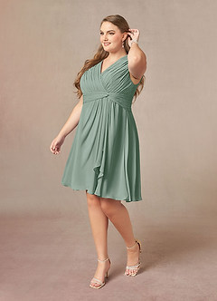 Azazie Theron Mère de la mariée Robes Robe Trapèze en Mousseline de soie Col V plissé Sauge D'argent image8