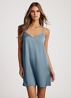 Vestido clássico de cetim com alças finas combinando