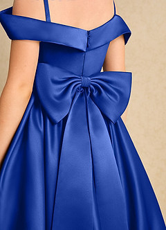 Azazie Favia Robe Demoiselle D'honneur Fillette Robe Trapèze en Mat Satiné Épaule décolletée Bleu Roi image7