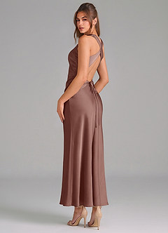 Azazie Evadne Vestidos de damas de honor Vestido de Expresado de Satén Elástico de Corte Recto con Plisado image2