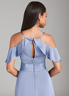 Azazie Dakota Essayer des robes à la maison Robe Trapèze en Satin extensible Épaule décolletée émeraude image6