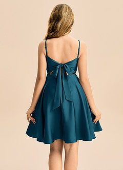 Azazie Miko Junior Vestido de Azul Tinta de Satén Elástico de Corte en A con Plisado image2