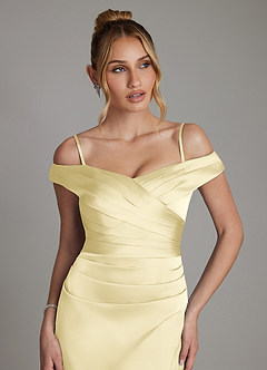 Azazie Teyana Jurken voor bruidsmeisjes Jurk van Stretch Satijn met Kolom Off the Shoulder Citroensorbet image3