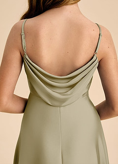 Azazie Bug Junior Vestido de Musgo Verde de Satén Elástico de Corte en A con Plisado image8