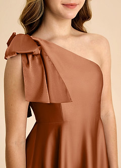 Azazie Penguin Junior A라인 절하다 스트레치 새틴 플로어 길이 주니어 신부 들러리 드레스 image7