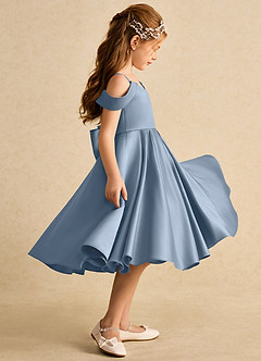 Azazie Favia Blumenmädchenkleider A-Linie Schulterfrei Matte Satin Kleid Staubblau image5
