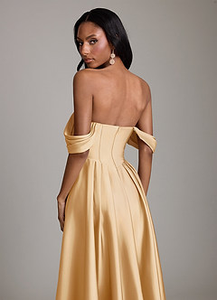 Azazie Loisa Abiti da Damigella Abito A-Line in Raso Elasticizzato a Spalla Scoperta Oro image4