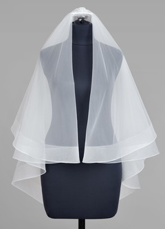 front Richelle Fingertip Veil With Blusher