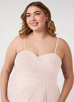 Azazie Arabella Allure Vestidos de damas de honor Vestido de Pétalo De Rosa de Gasa de Corte en A Convertible con Escote de Corazón image15