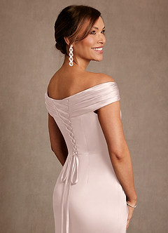 Azazie Bedford Mère de la mariée Robes Robe Fourreau en Satin extensible Plissé Rose Pâle image6